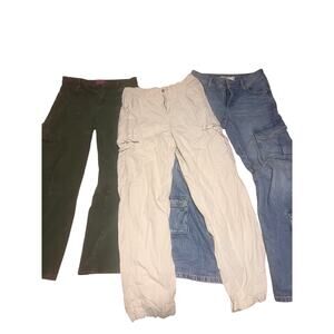 Trendy Cargo Pants – Size Small – $20